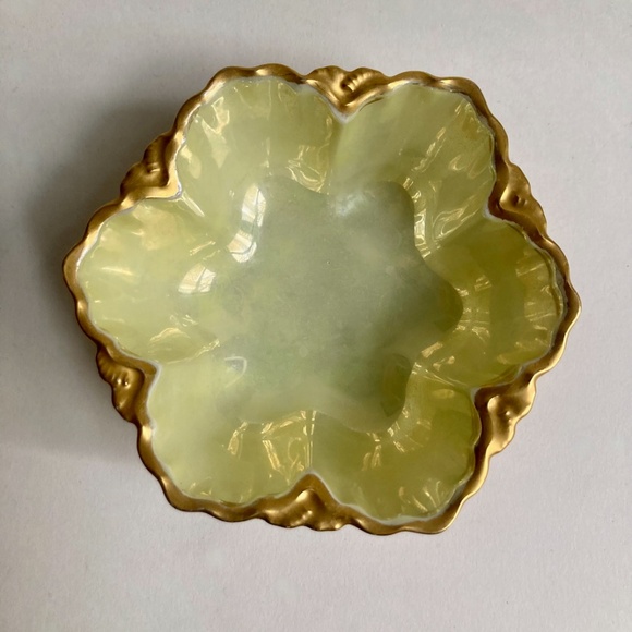 M. Z. Austria Smaller Yellow & Copper Fluted Porcelain Bowl, 1912 - Picture 7 of 11